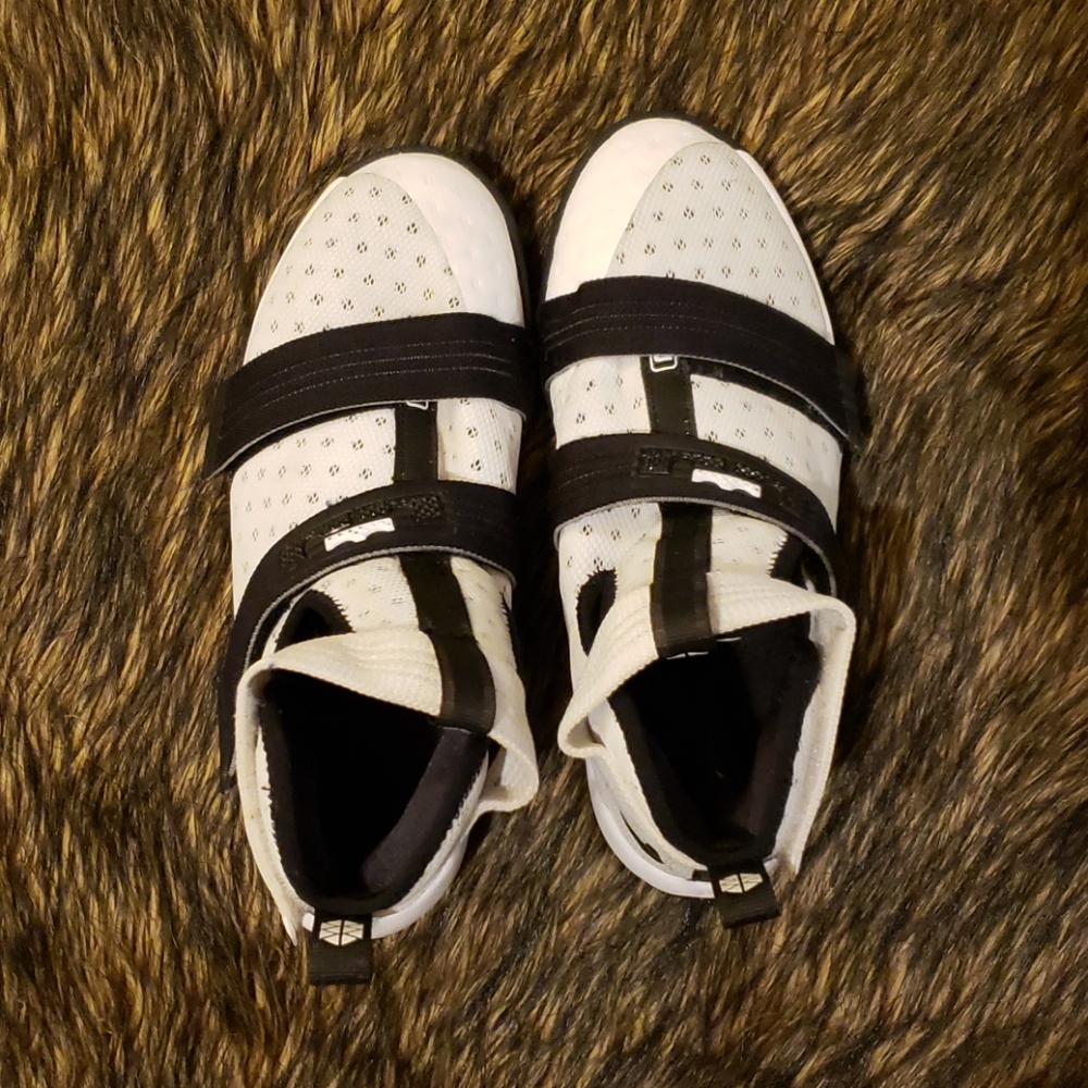 Lebron James Solider Sneakers - Picture 6 of 6